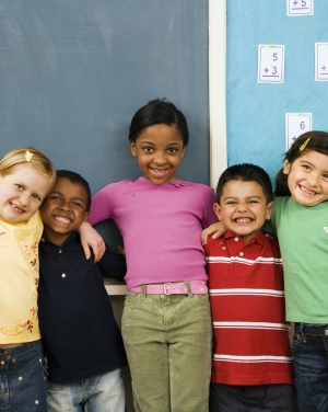 Diversiteit in de klas: Foto met kinderen van met diverse etnische achtergrond